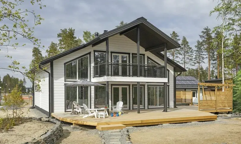 1.5-storey Harjula 180 log home 